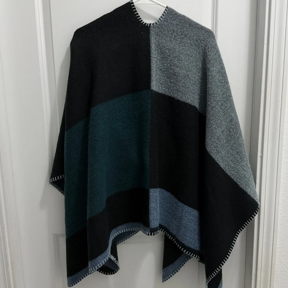 FRANCESCA'S Green Blue Color Block Shawl Poncho Acrylic Blanket Scarf RUANA